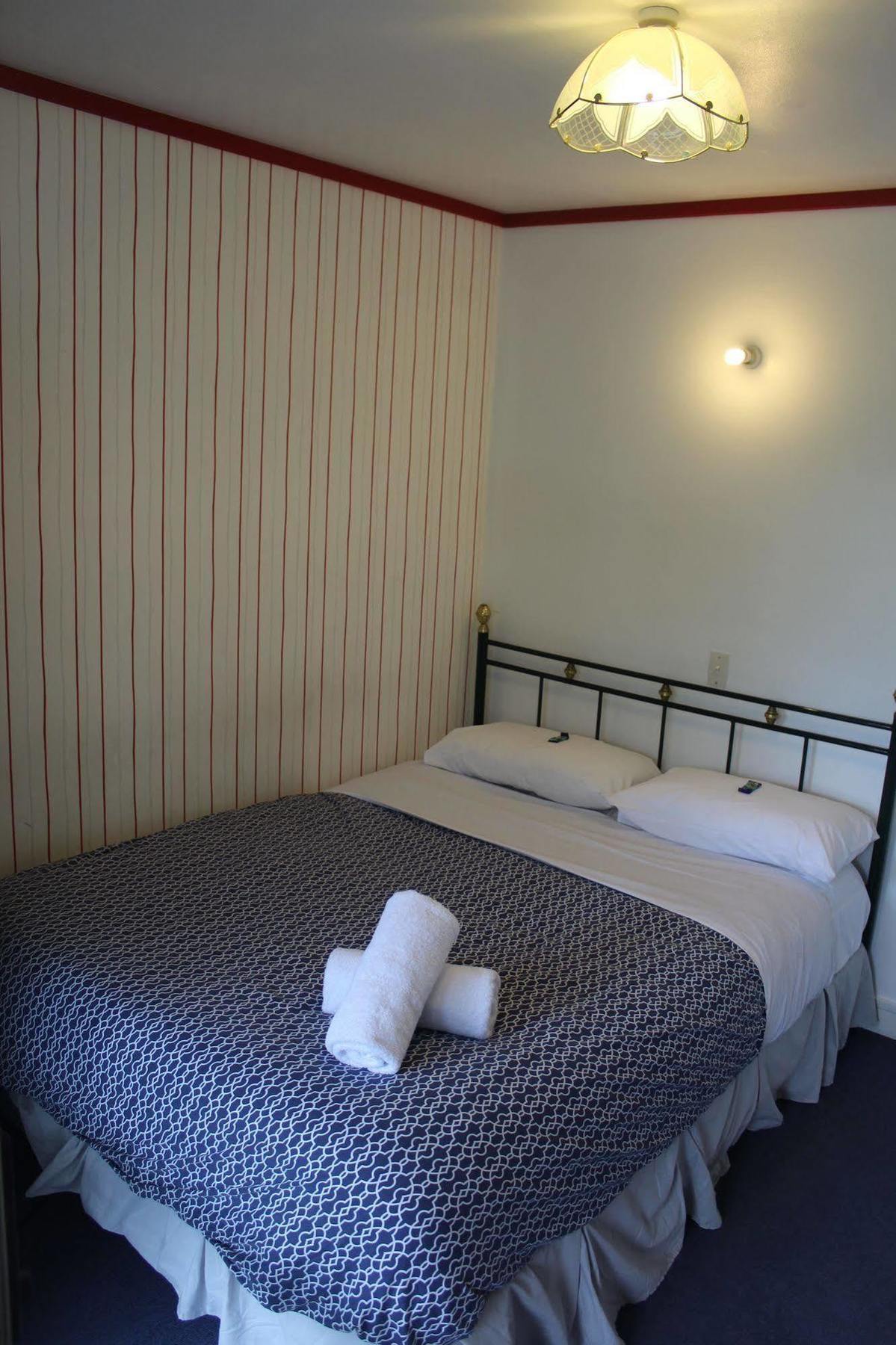 Albergue The Flaming Kiwi Backpackers Queenstown Exterior foto